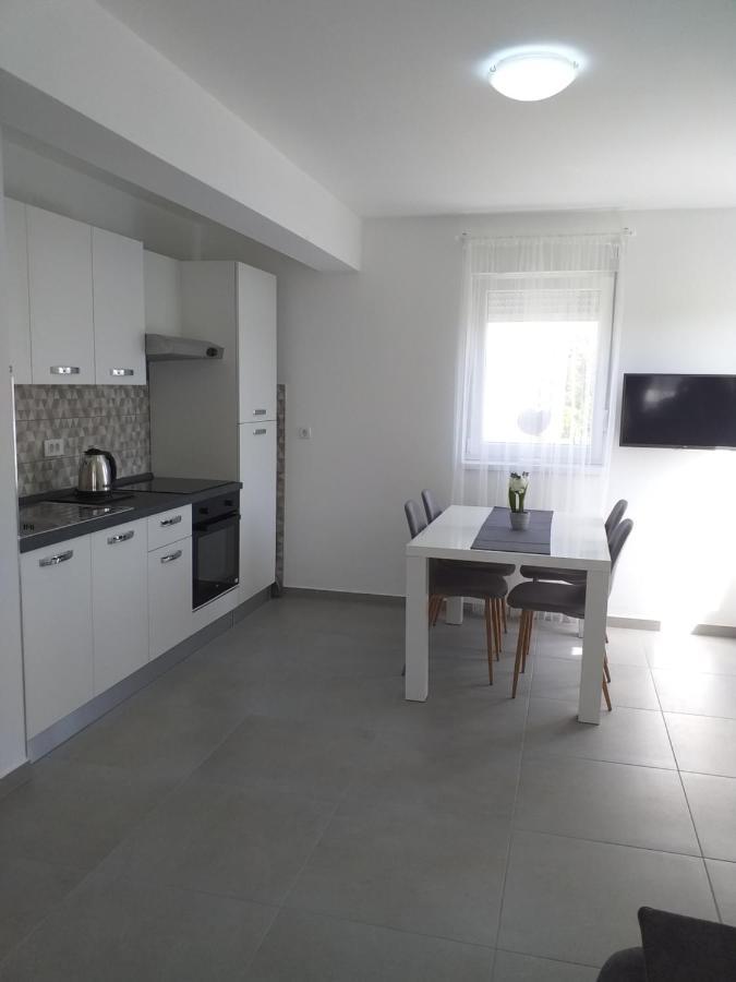 Apartments Bucica Dvori Starigrad Paklenica Dış mekan fotoğraf