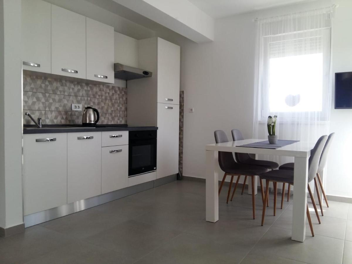 Apartments Bucica Dvori Starigrad Paklenica Dış mekan fotoğraf